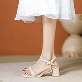 Tacones gruesos y versátiles con hebilla alta para mujer